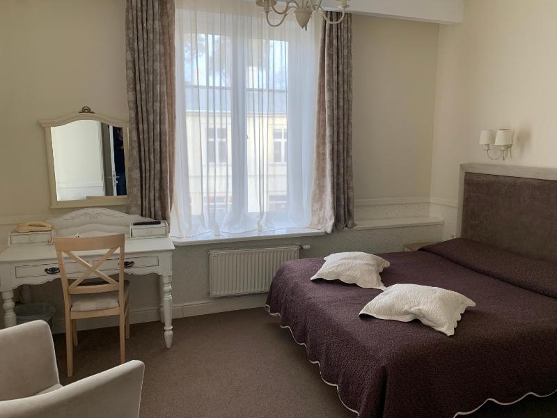Small Double Room image 4