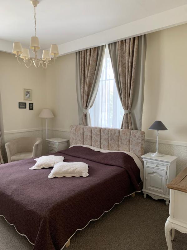 Standard Double Room image 3