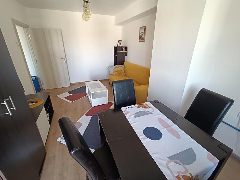 One-Bedroom Apartment image 2