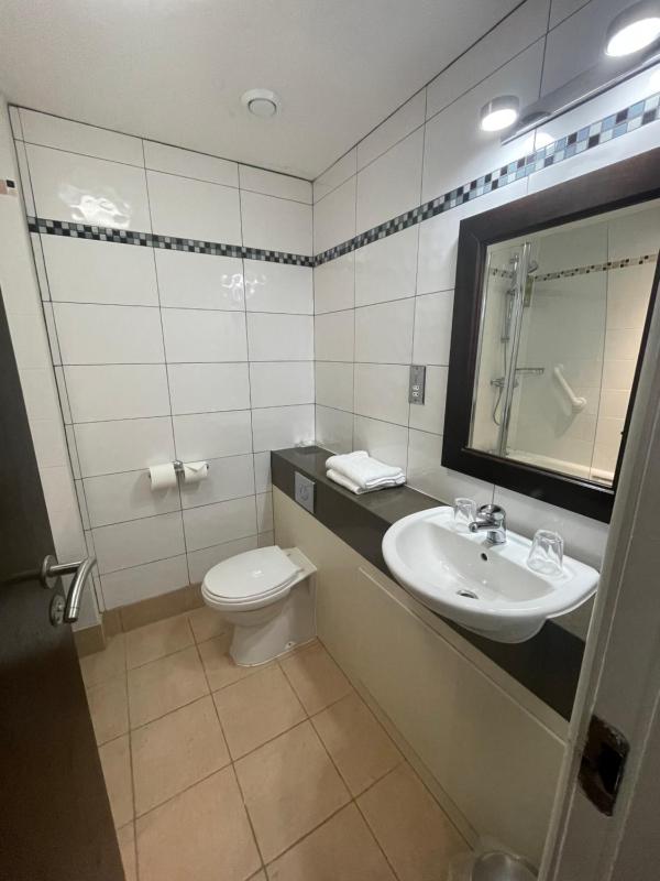 Classic Double Room image 4