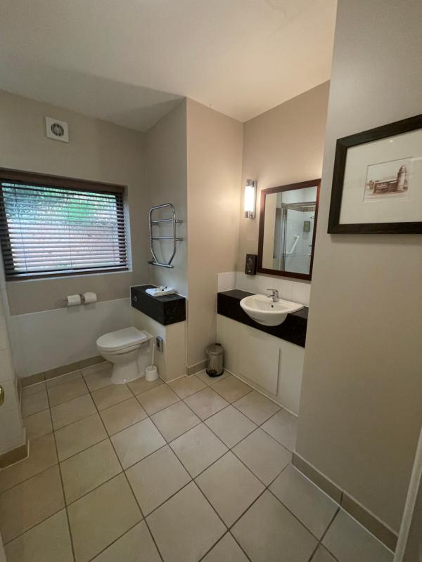 Executive Twin Room image 2