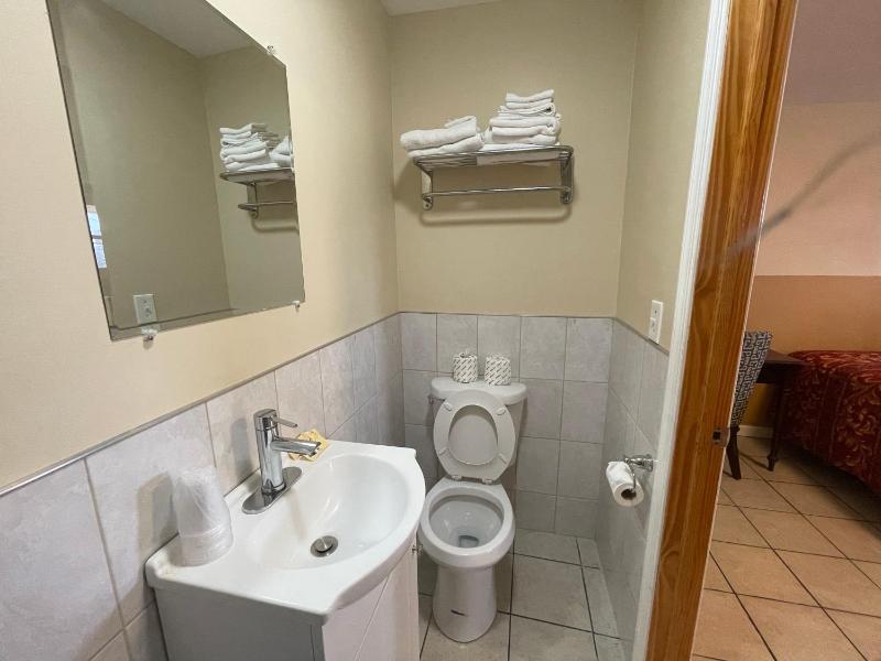Suite with Four Double Beds image 3