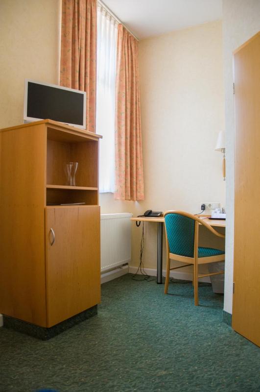 Single Room image 3