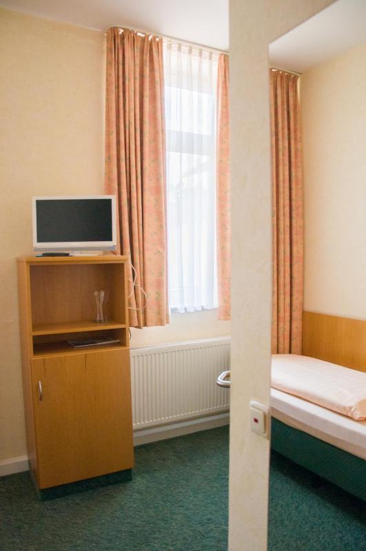 Single Room image 2