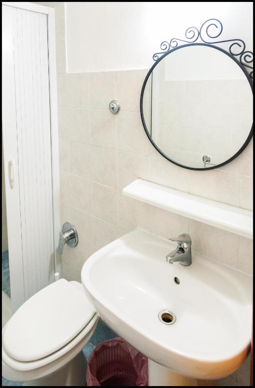 Bed in 5-Bed Mixed Dormitory Room image 2