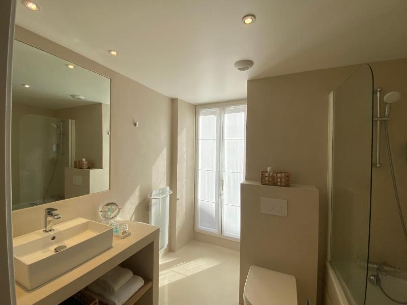 Room with Sea View and Balcony image 4