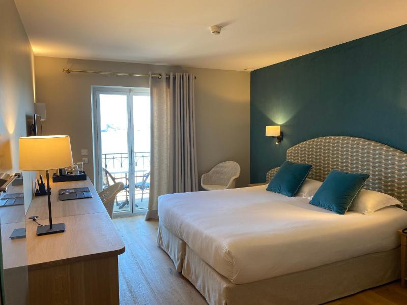 Room with Sea View and Balcony image 1