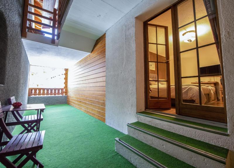 Standard Twin Room - No View image 2