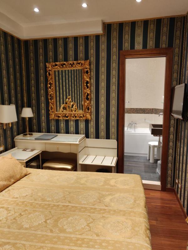 Double or Twin Room image 2
