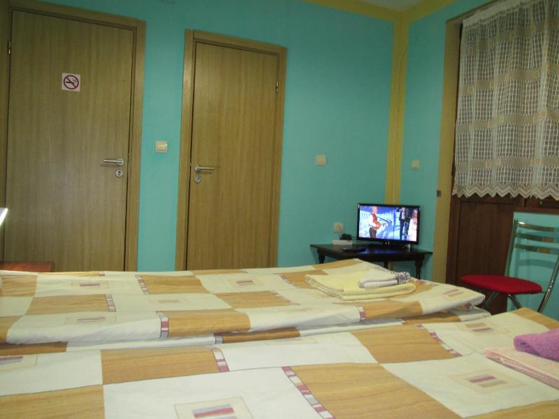 Twin Room with Mountain View image 2