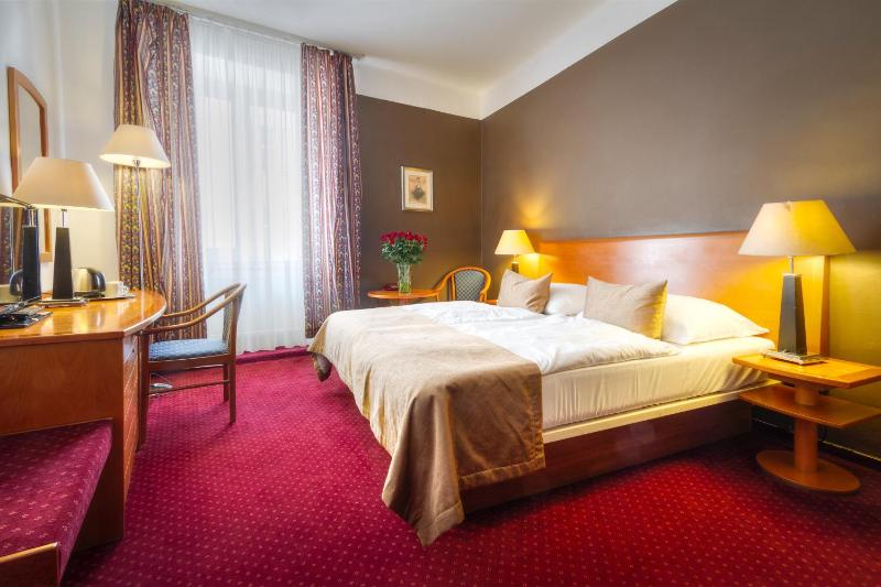 Double or Twin Room image 3