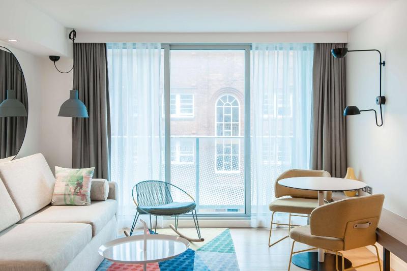 Deluxe King Studio with Balcony image 4