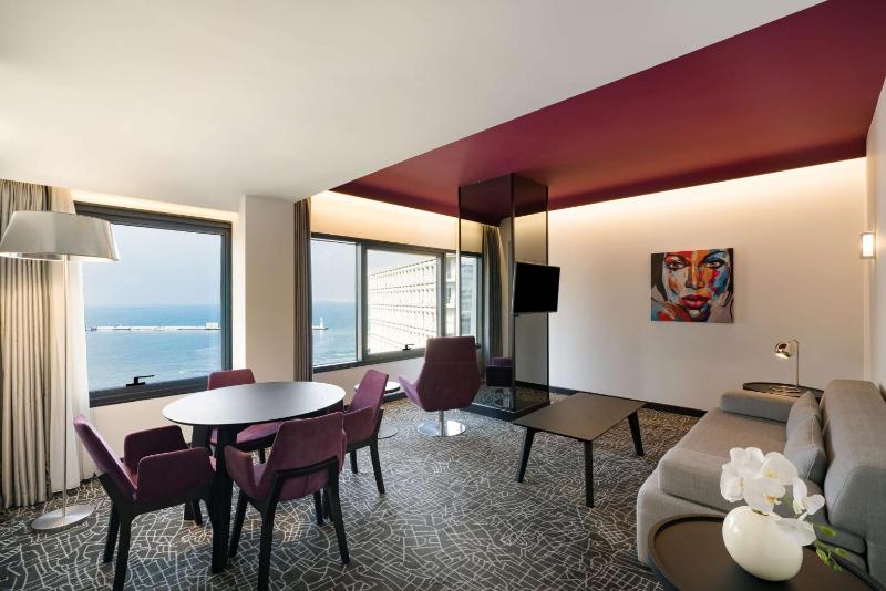 Suite with Sea View image 3