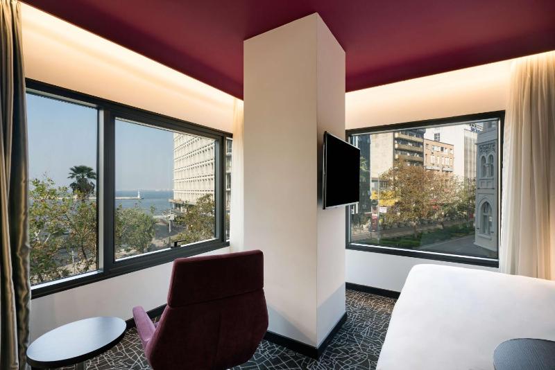 Junior Suite with Sea View image 1