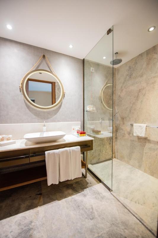 Standard Double Room image 3