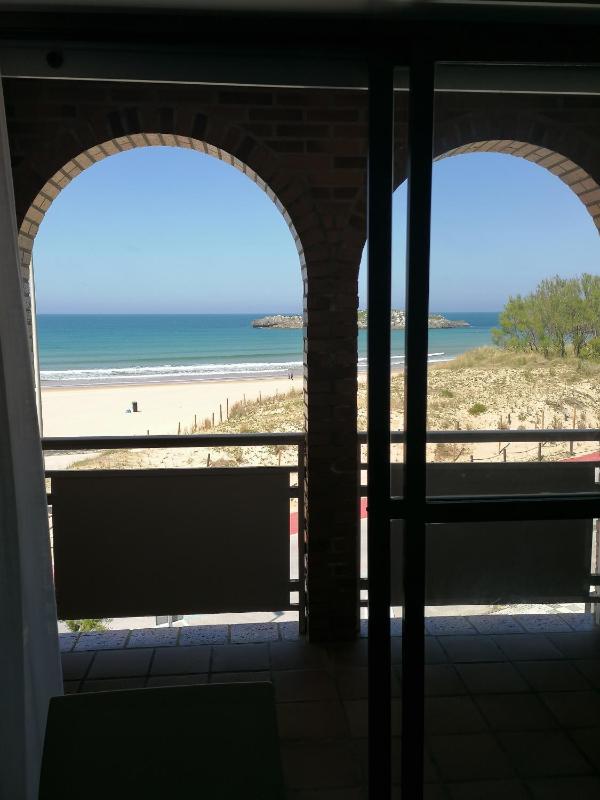 Two-Bedroom Apartment with Sea View (4-5 Adults) image 1