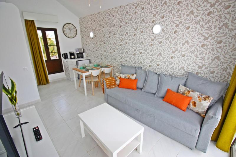 One-Bedroom Apartment image 4