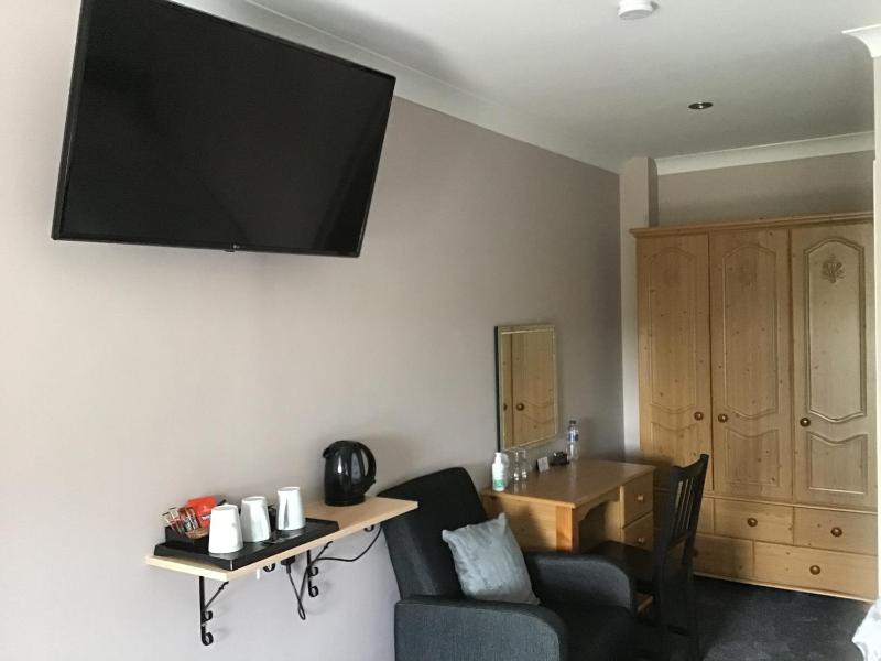 Superior Family Room image 4
