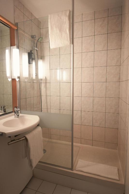 Standard Double Room image 2