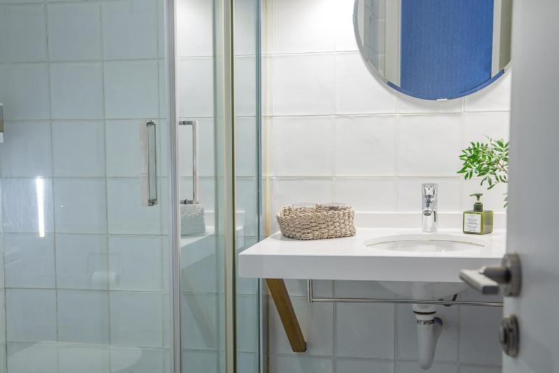 Studio with Kitchenette image 4