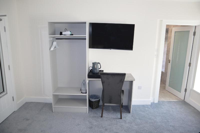 Deluxe Family Room image 2