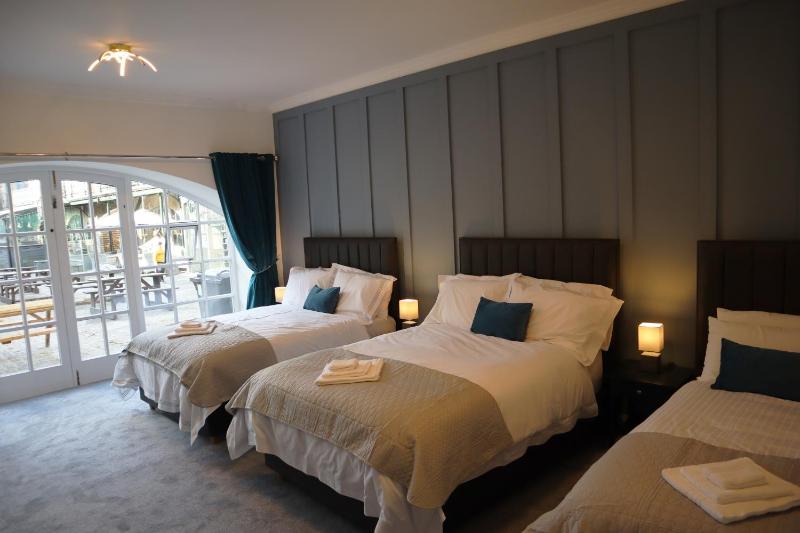 Deluxe Family Room image 1