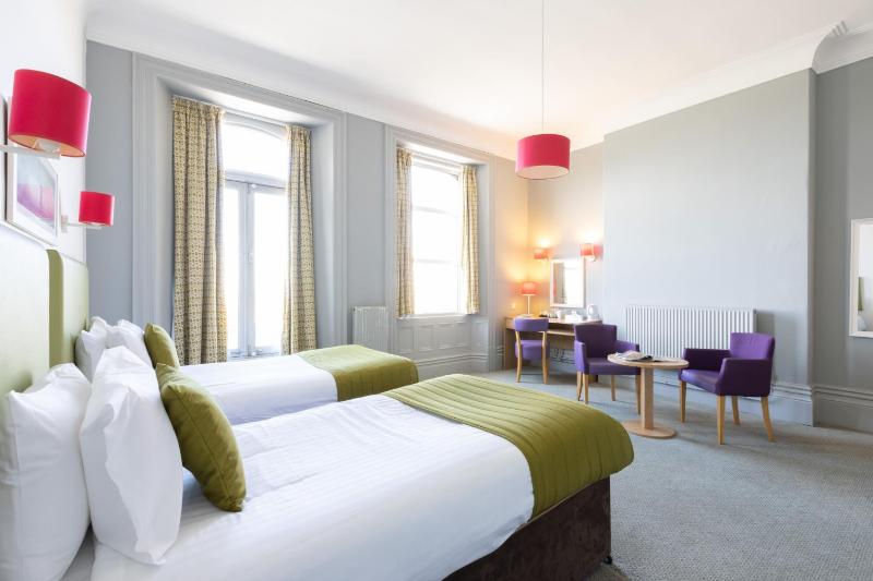 Superior Twin Room image 4