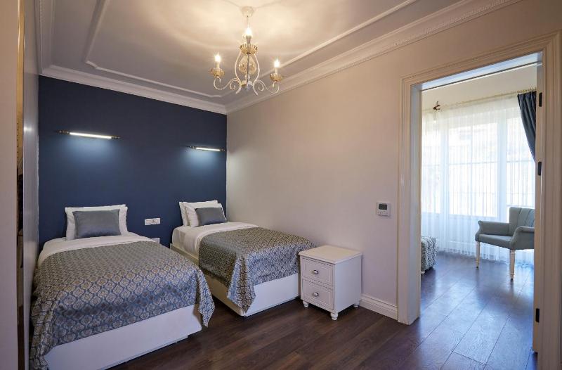 Family Room image 1