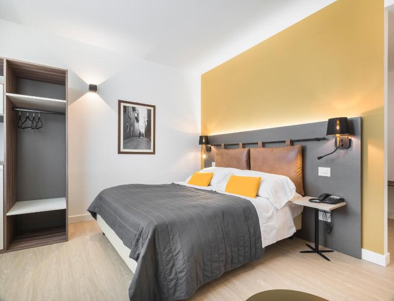 Standard Double Room image 4