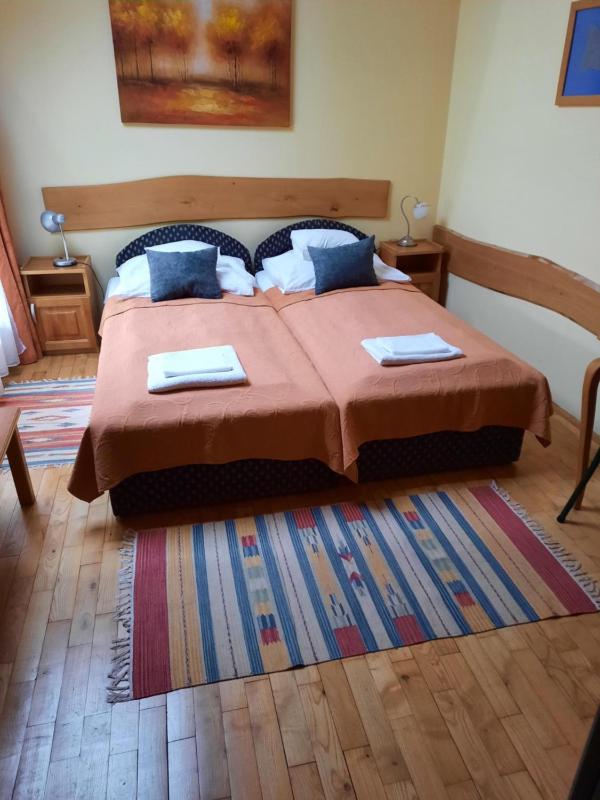 Standard Triple Room image 2