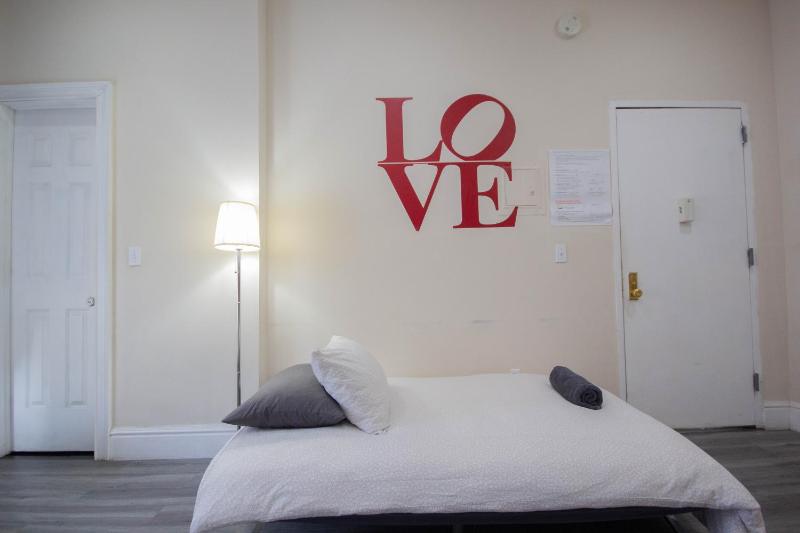 Studio Apartment image 3