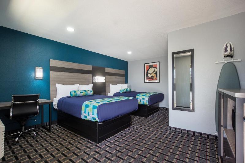 Deluxe Double Room with Two Double Beds - Non-Smoking image 1