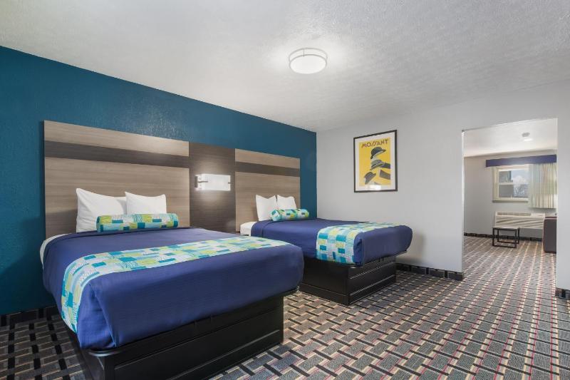 Deluxe Double Suite - Non-Smoking image 3