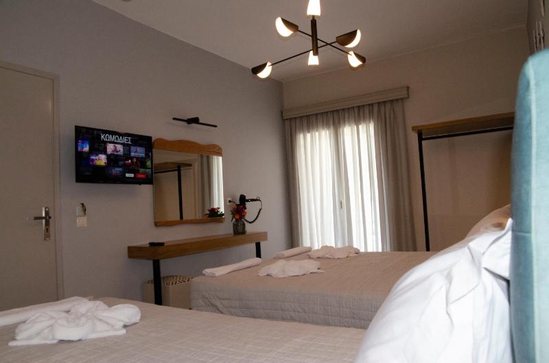 Triple Room with Terrace image 1