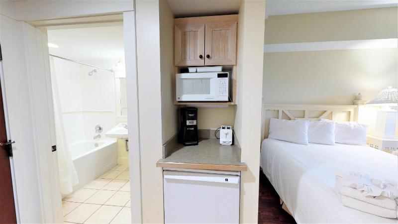 Pilot House 328-330 LOCKOUT - image 22