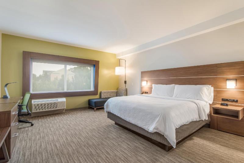 Standard King Room with Extra Space image 1