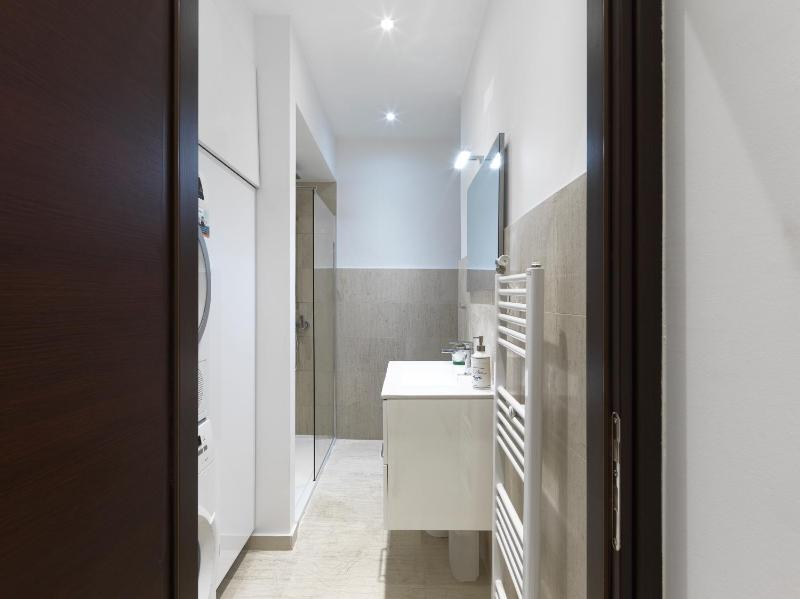 One-Bedroom Apartment image 2