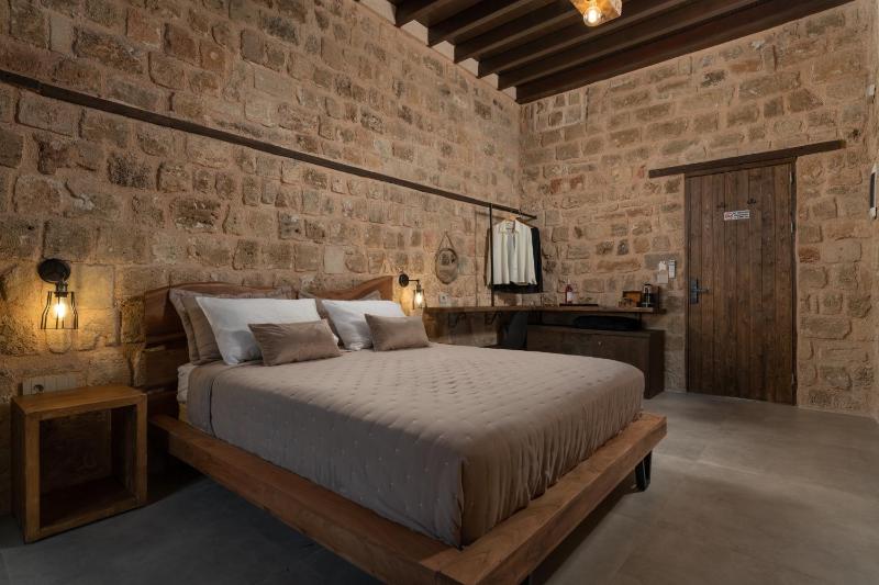 Ancient Knights Luxury Suites - image 7