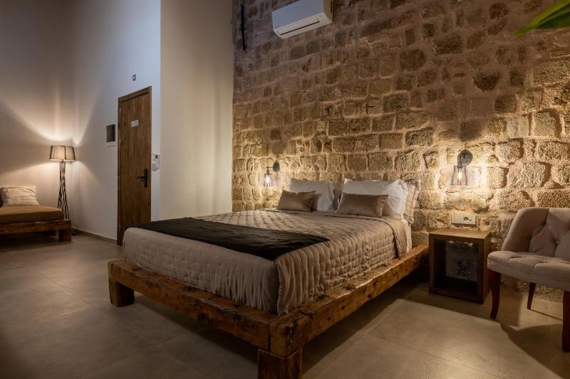 Ancient Knights Luxury Suites - image 2