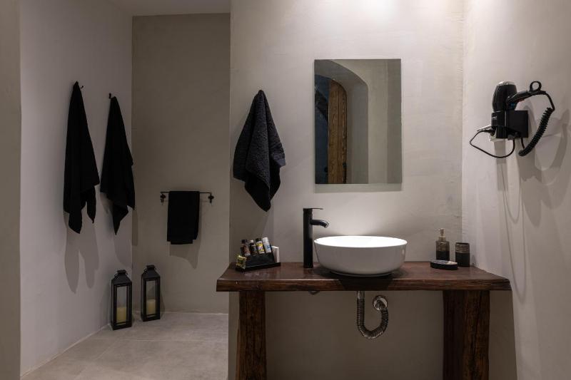 Ancient Knights Luxury Suites - image 8