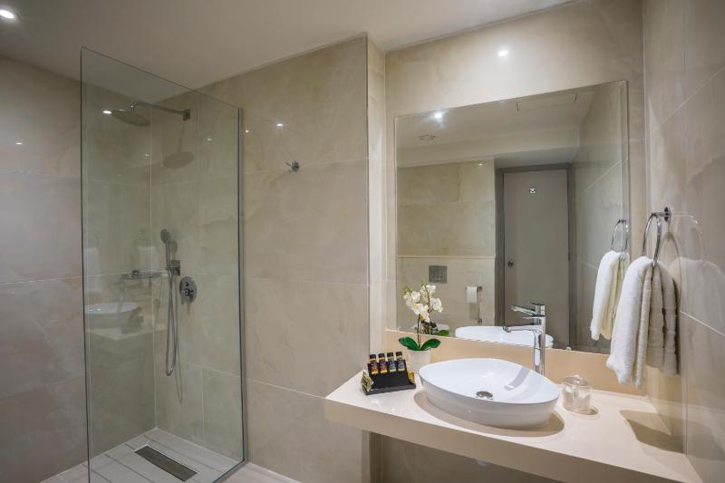 Standard Double or Twin Room with Side Sea View image 2