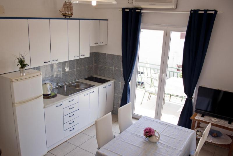Apartment in Vodice with sea view balcony air conditioning WiFi 612-4 - image 1