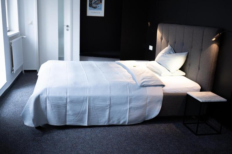 Double Room image 3