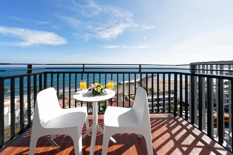 Double Room with Sea View image 3