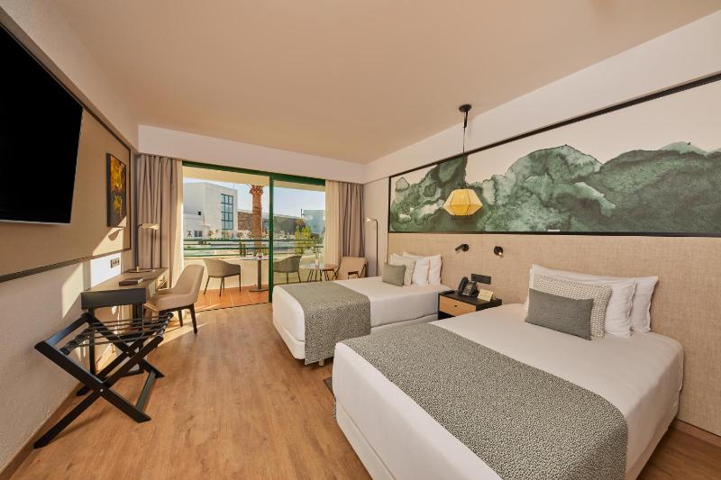 Double Room image 3