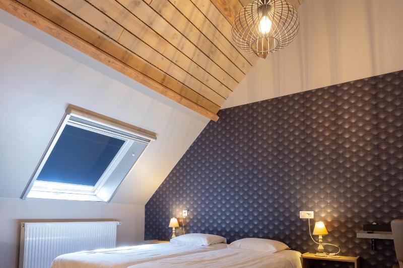 Twin Room image 4