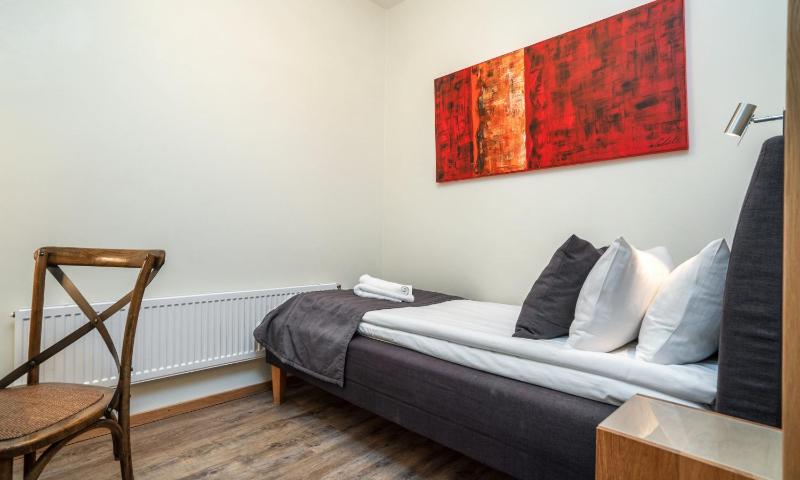 Moderate Single Room without Window image 3