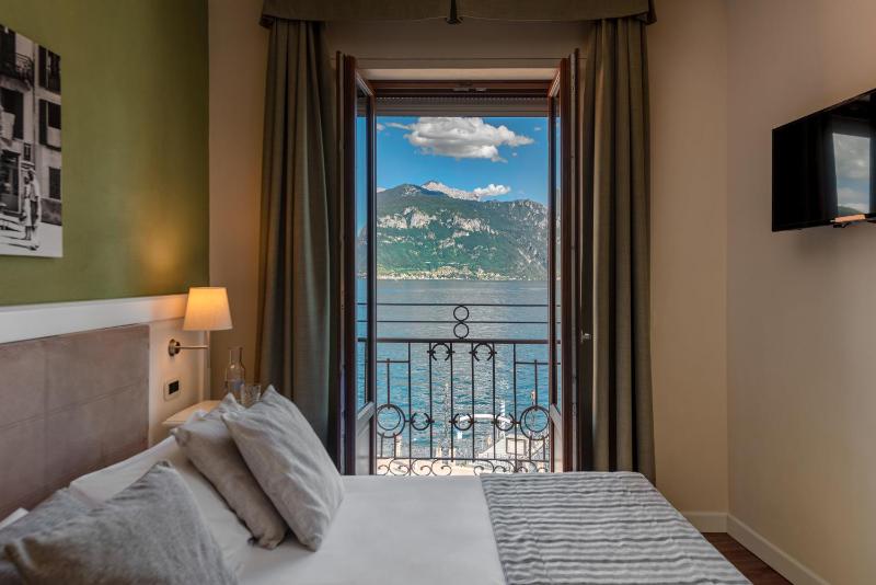Superior Double Room with Lake View image 4