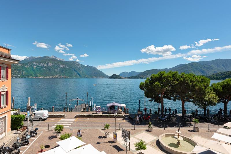 Triple Room with Balcony and Lake View image 1