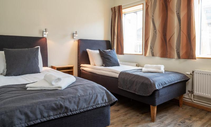 Standard Twin Room image 1